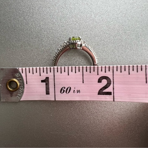 1.01 Ct Oval Green Peridot White Topaz 925 Sterling Silver Ring - Picture 6 of 6